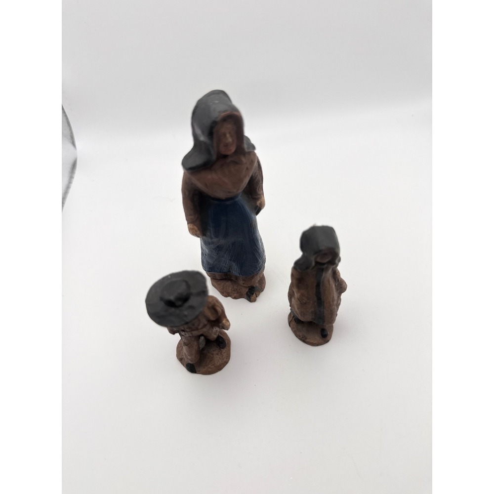 Vintage Hand Painted Clay Pilgrim Family Figurines Folk Art Pioneer Decor Set 3 - Picture 3 of 3